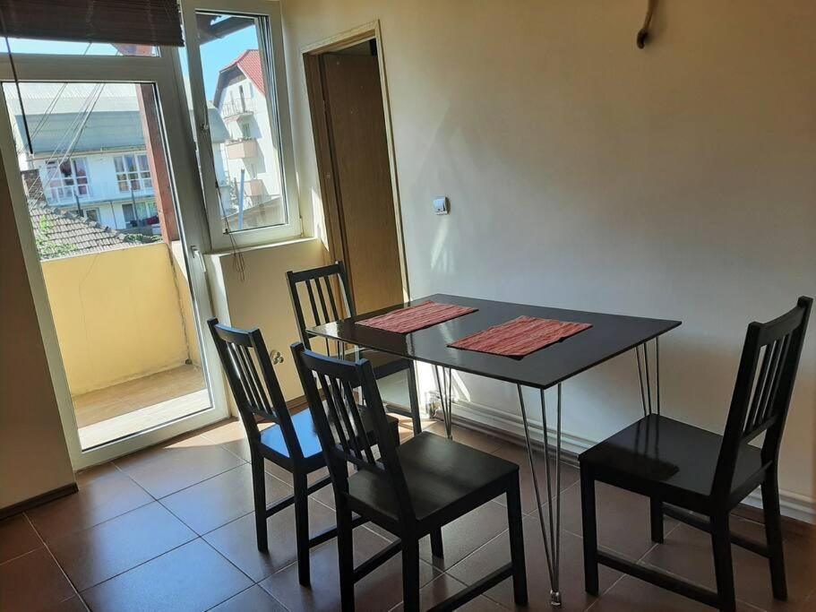 Casa Luminoasa Cu Parcare Gratuita La Proprietate *